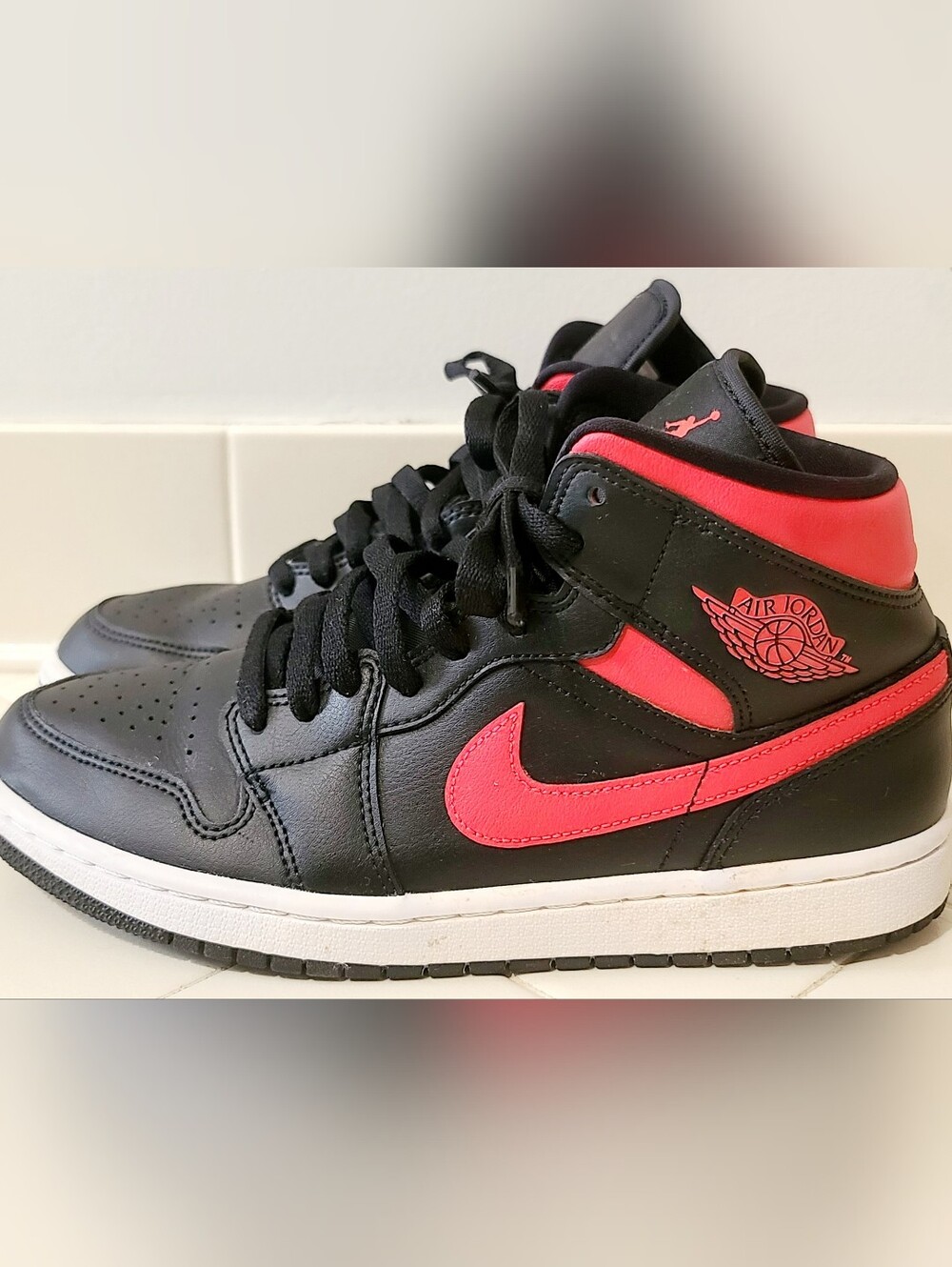 Air Jordan 1 Mid Black Siren Red Women's Size 9.5